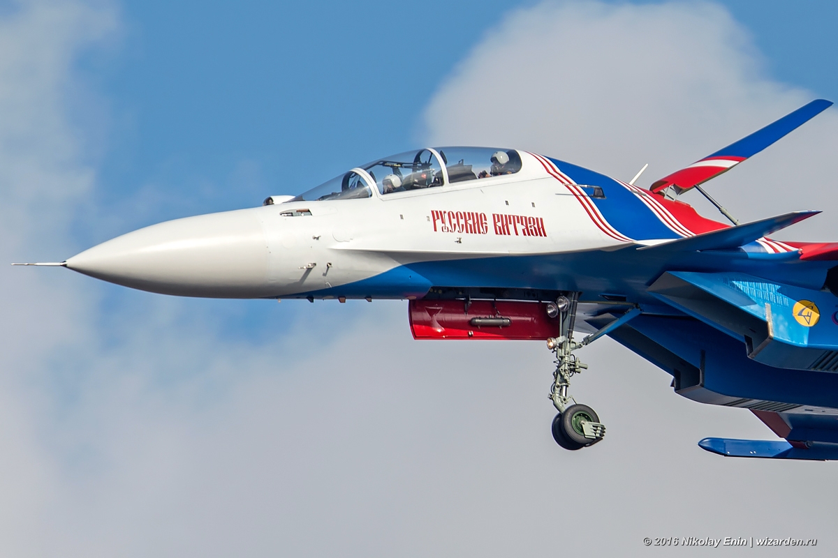 IMAGENS Russian Knights inicia voos de treinamento novos caças Su