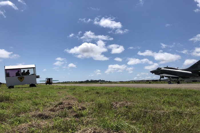 Marinha Pilotos De Jatos Af Se Preparam Em Terra Para Pousos Em Navios