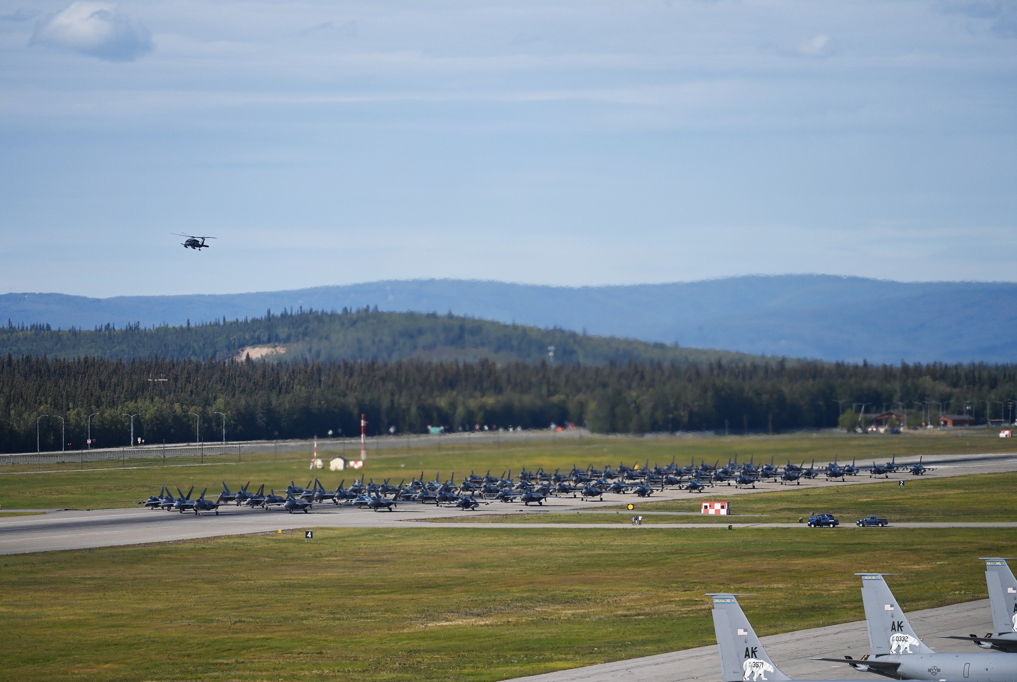 V Deo Usaf Realiza Impressionante Elephant Walk Para Celebrar Seus Anos