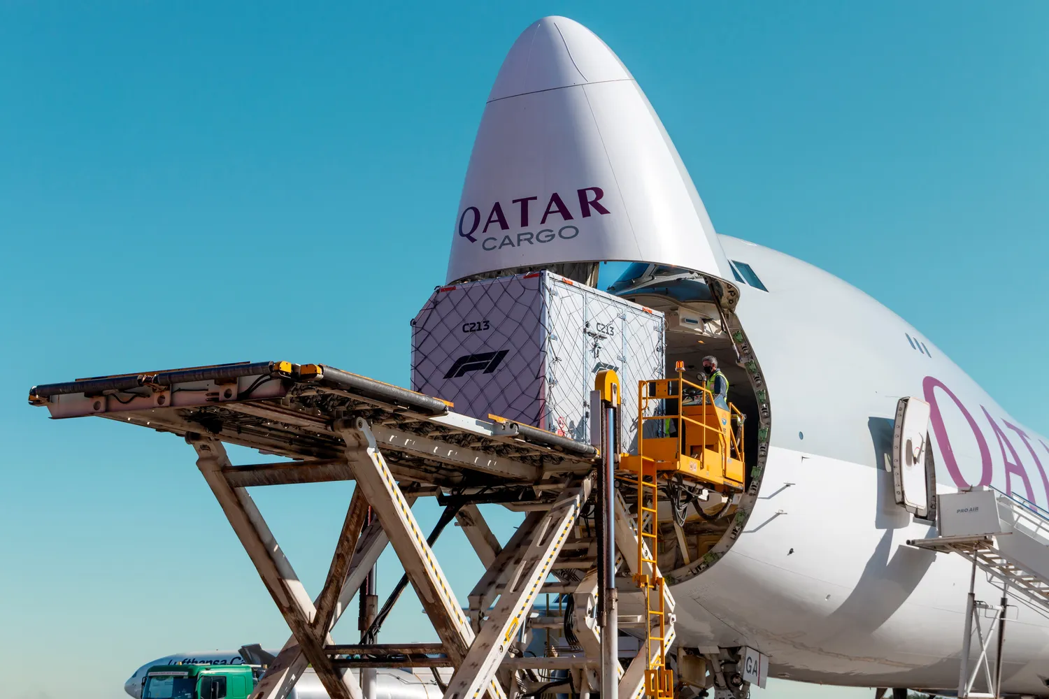 Qatar Airways se torna a companhia aérea oficial e parceira global da