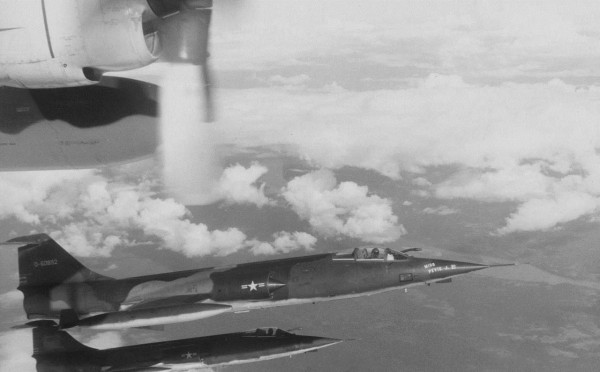 O Starfighter lutou no Vietnã entre 1965 e 1967. Sua ficha de combate não é nada boa: Sete aeronaves perdidas, uma abatida por um MiG e nenhum inimigo abatido. (Foto: 916th Starfighter)