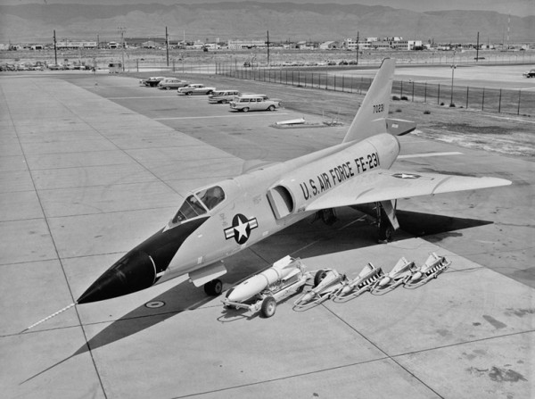 O Dart mostra suas garras. De uma versão melhorada do F-102, o avião provou-se muito superior, com identidade própria.(Foto: ausairpower.net)