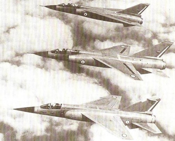 De baixo para cima: Mirage F.1, Mirage F.2 e Mirage G.8