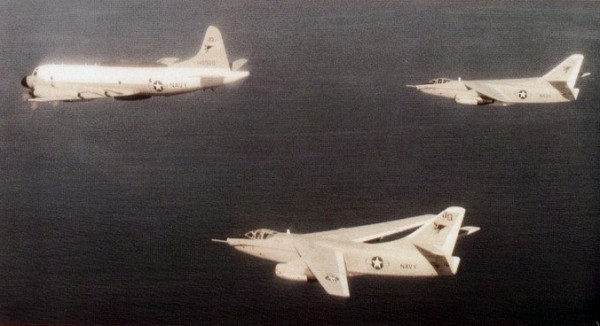 EP-3E_and_EA-3Bs_of_VQ-2_in_flight_c1985