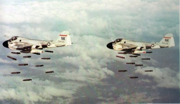 A-6As_VA-196_dropping_Mk_82_bombs_Vietnam