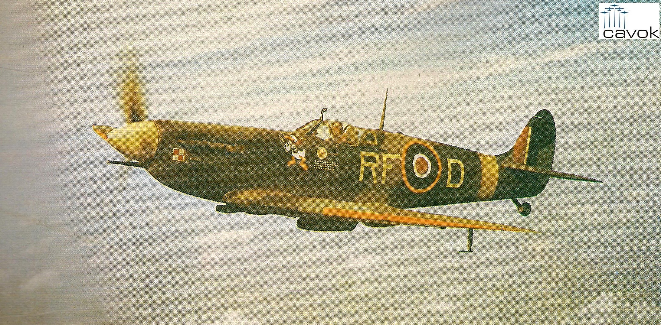 Spitfire IX da 303ª Esquadrilha (polonesa). Nenhuma outra unidade da RAF composta de refugiados estrangeiros mereceu maior reputação que a dos Poloneses Livres. 