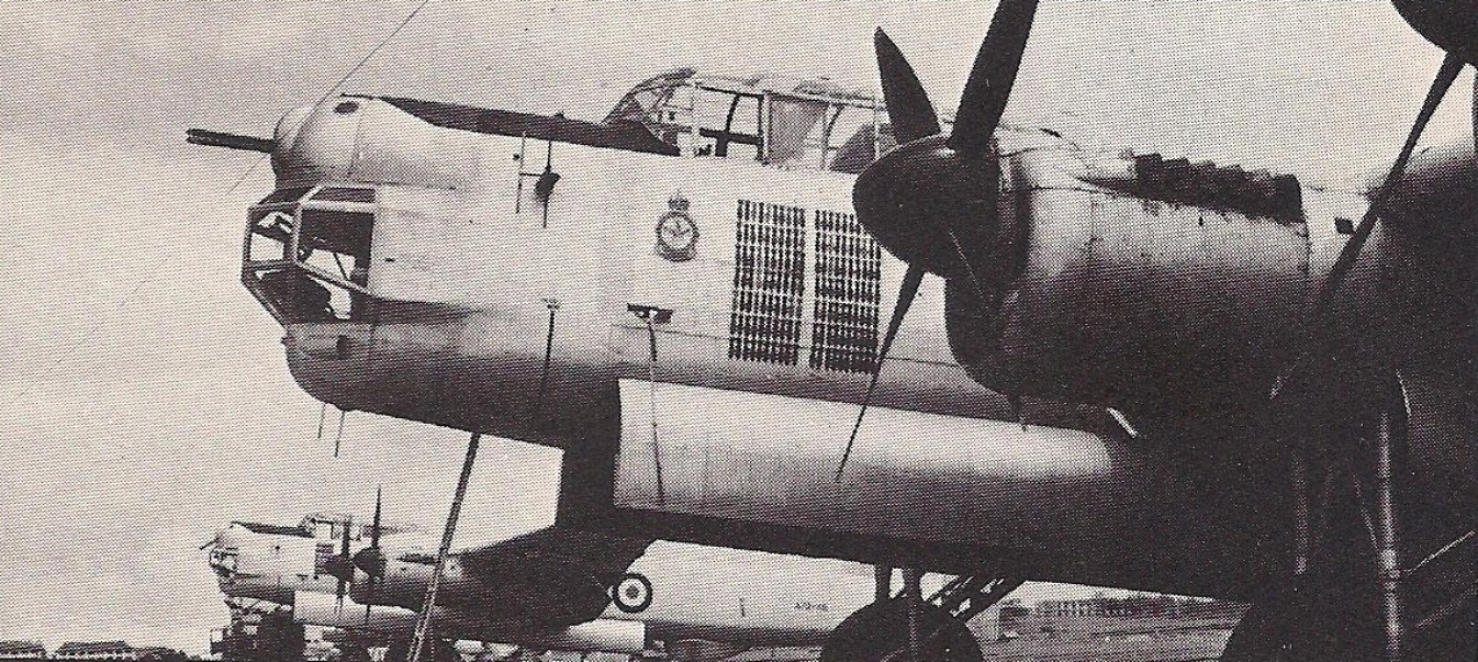 Durante toda a campanha na Malásia, os Avro Lincoln efetuaram grandes bombardeios sobre posições de guerrilheiros na floresta. Na foto, aviões da 1.ª Esquadrilha da Força Aérea australiana, que também os operava. 