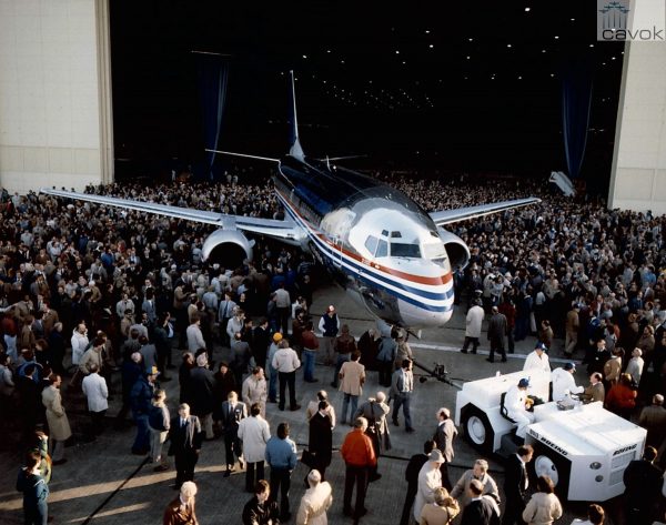 Rollout do primeiro 737-300 em 17 de janeiro mde 1984.