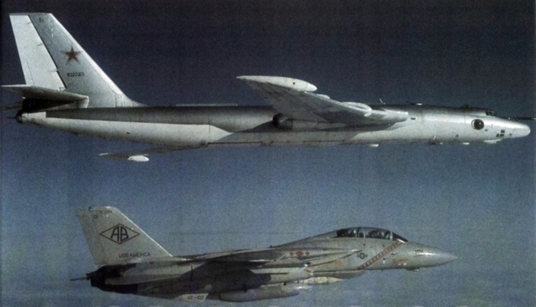 Myasischyev M-4 Bison #3_F-14 Tomcat VF-102 intercepting 1983