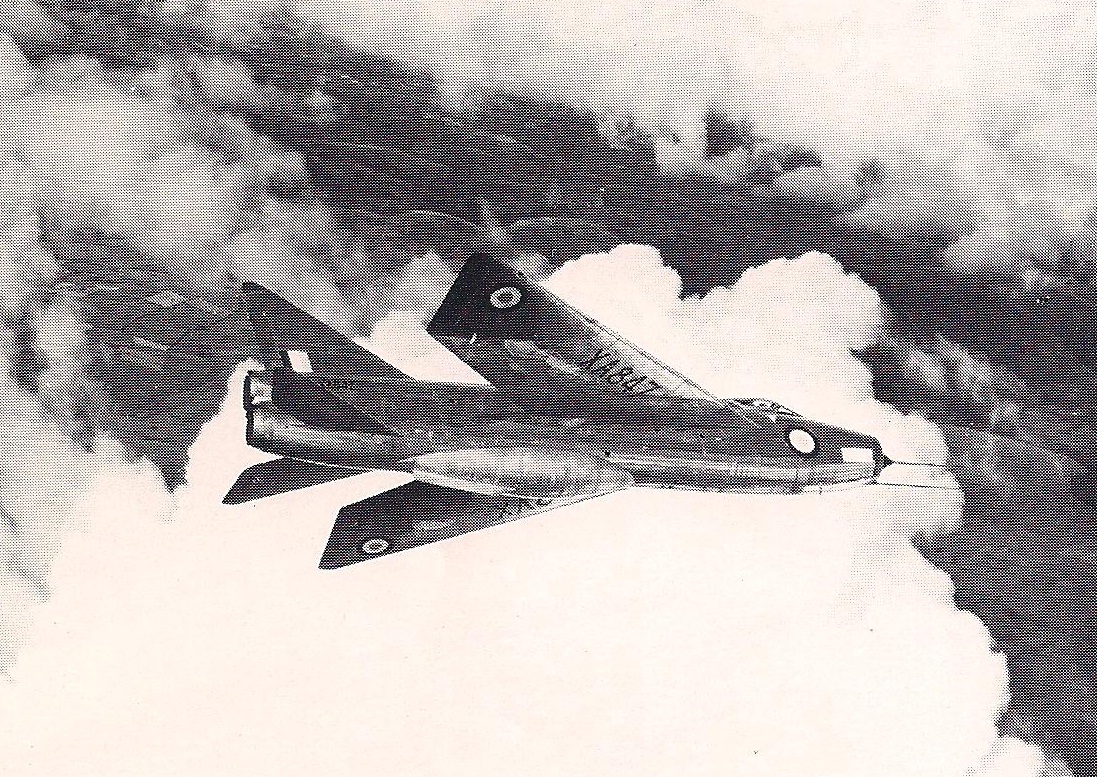 O XA847 (o primeiro dos P.1B) voou em 1957. Impulsionado por motores Avon, tinha radar AI-23, cockpit elevado e tanque ventral. 