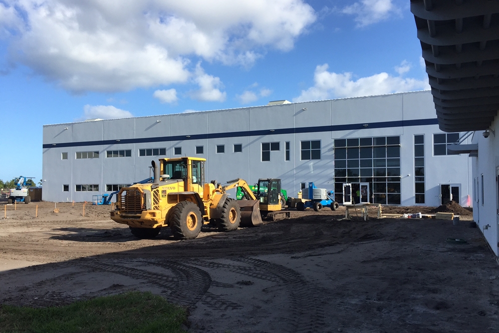 Ampliação das instalações da Embraer em Melbourne, na Flórida, para comportar a montagem dos jatos Legacy 450 e Legacy 500