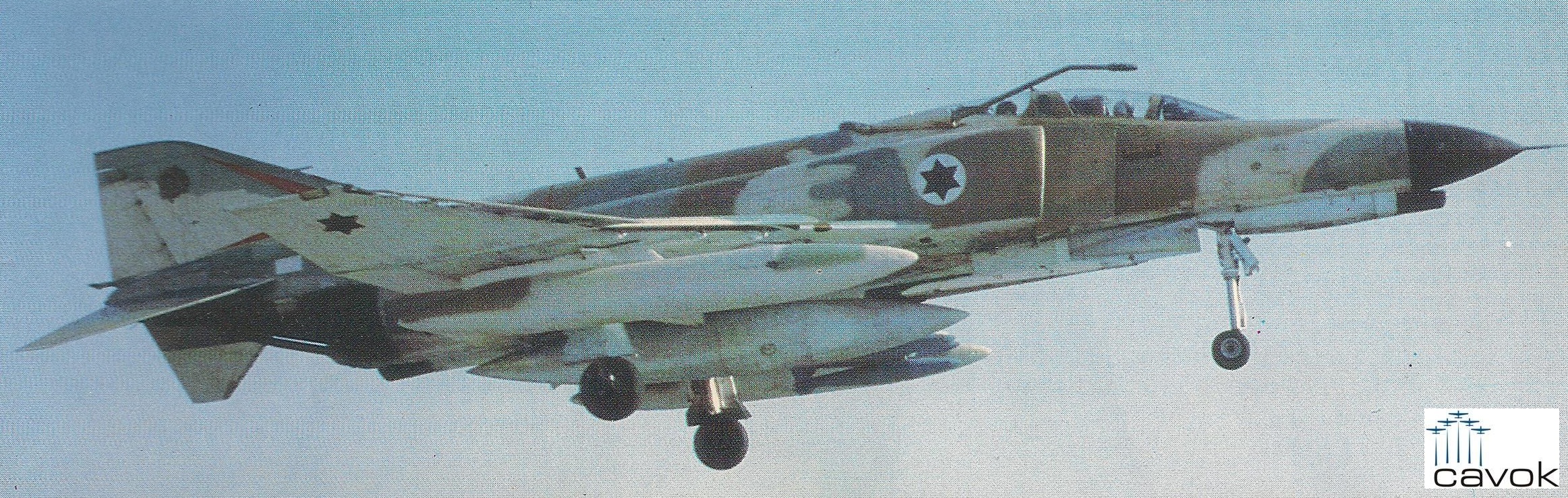 F-4E de Israel, com a característica sonda para reabastecimento em voo. Os Phantom II de Israel passaram por exaustivas modificações.