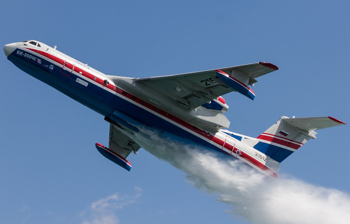 Beriev BE-200  O Beriev BE-200 é o maior avião anfíbio com