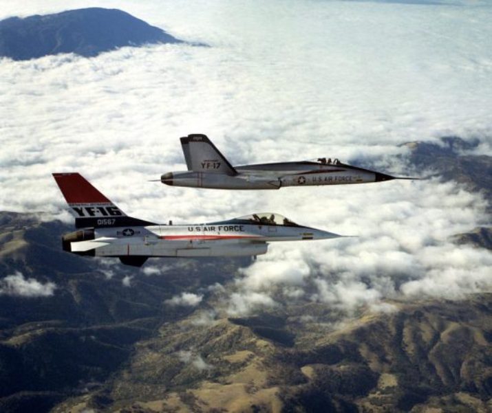 YF-16_and_YF-17
