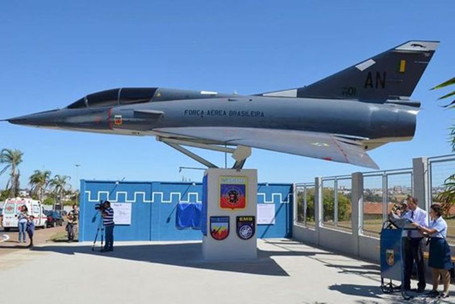 O F-103 ficou em operação com a FAB de 1972 a 2005.