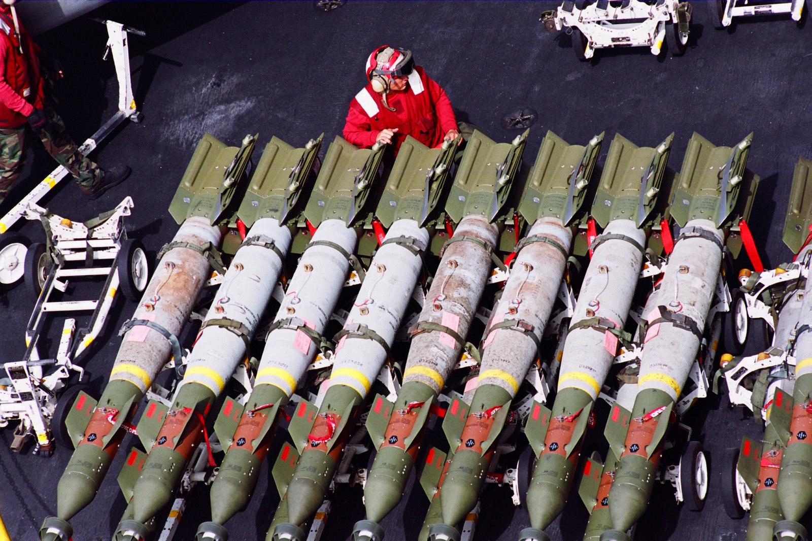 Lockheed Martin entrega 100.000ª bomba guiada a laser Paveway II Plus ...