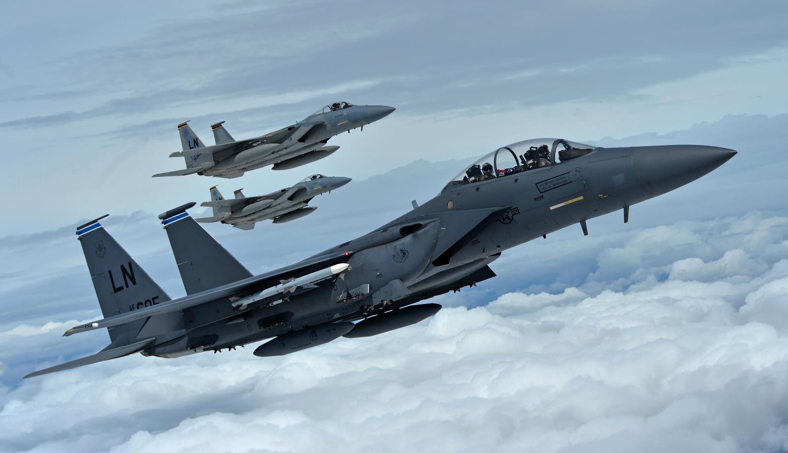 USAF leva grande número de caças F-15 para exercício militar na Ucrânia