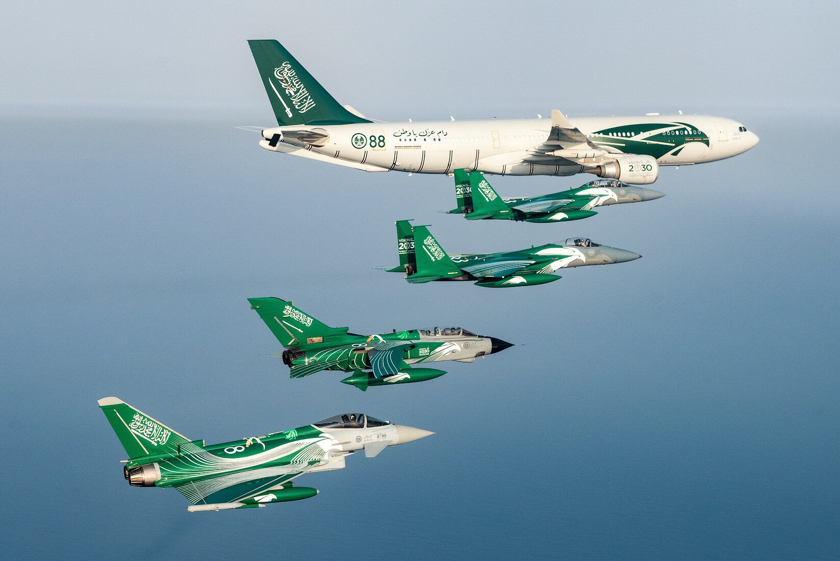 IMAGENS: Arábia Saudita comemora 88 anos e aeronaves da RSAF recebem ...