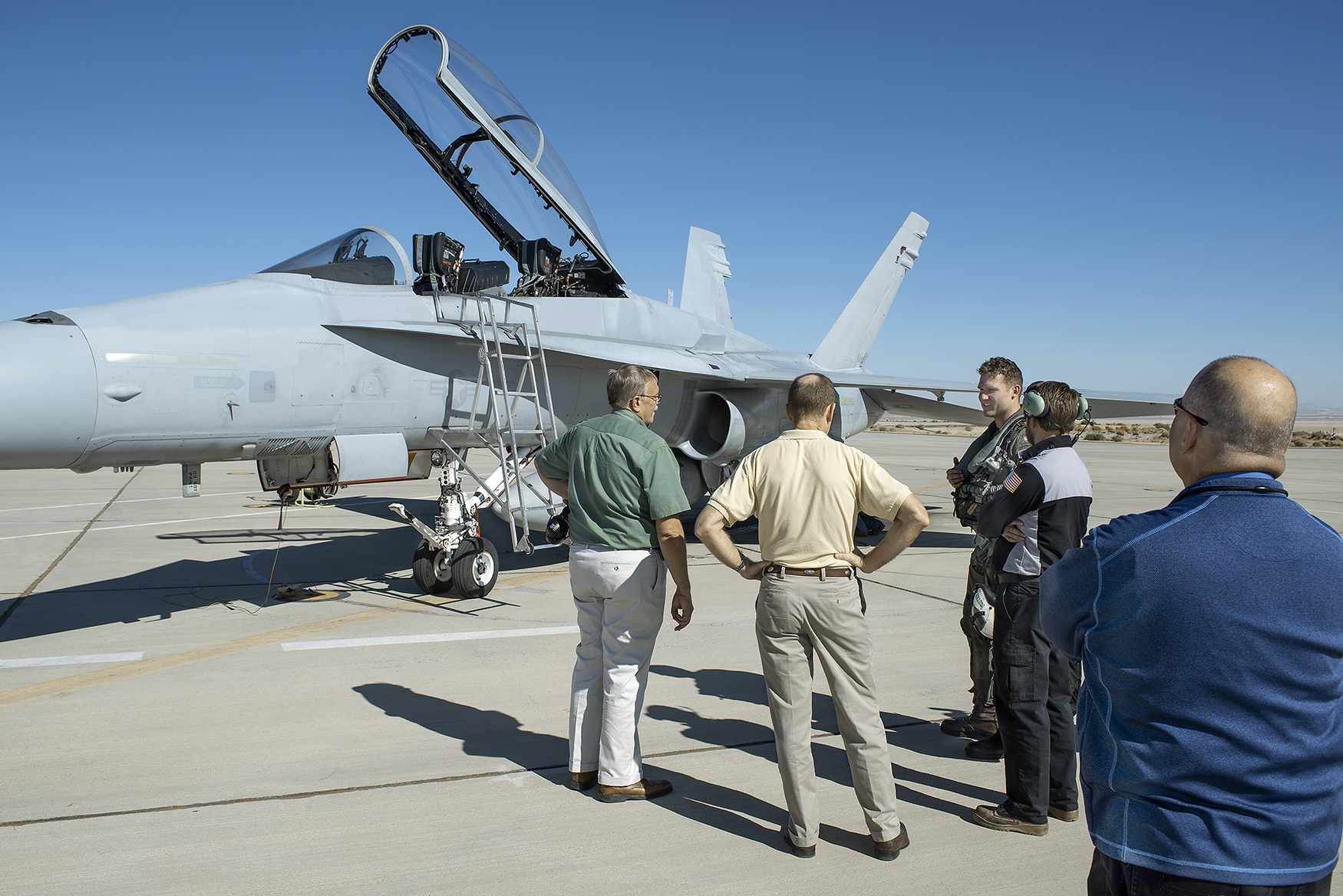 NASA Recebe Um Dos Três “novos” F/A-18B Hornets