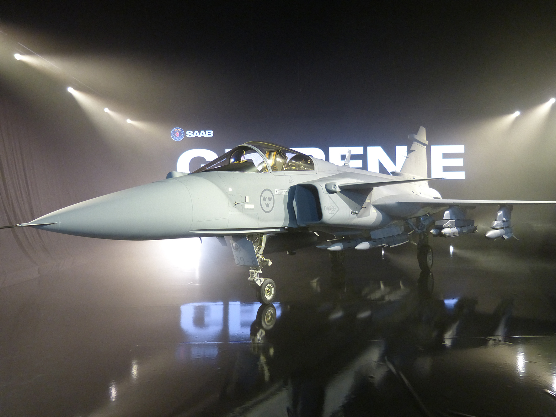 4-The-1st-Gripen-E.jpg