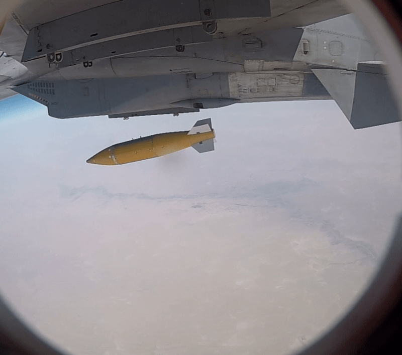 IMAGENS Índia testa lançamento de bomba guiada de precisão