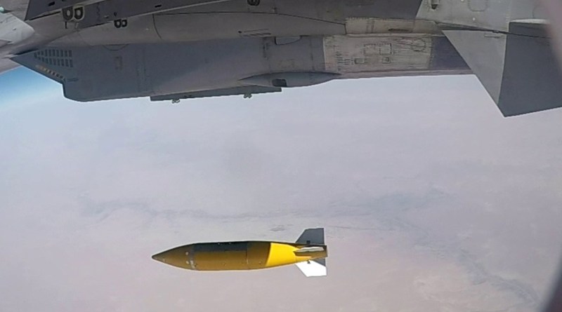 IMAGENS Índia testa lançamento de bomba guiada de precisão