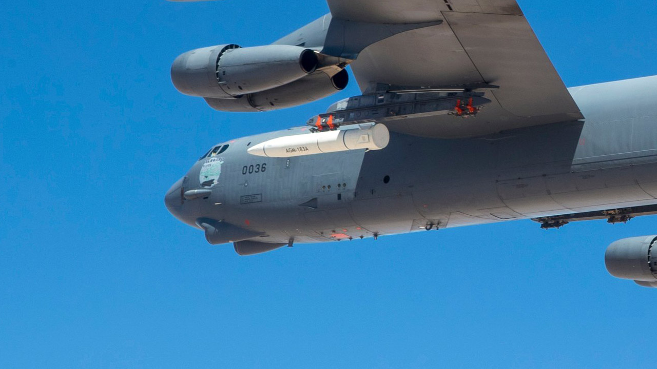 Lockheed divulga novas imagens de sua arma hipersônica AGM-183A ARRW ...