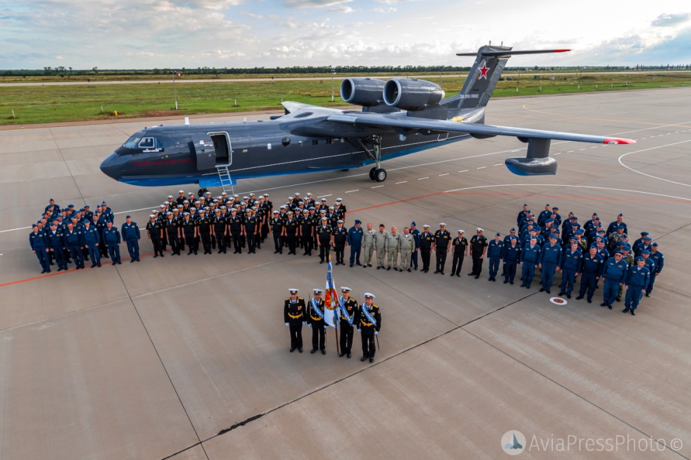 Beriev BE-200  O Beriev BE-200 é o maior avião anfíbio com