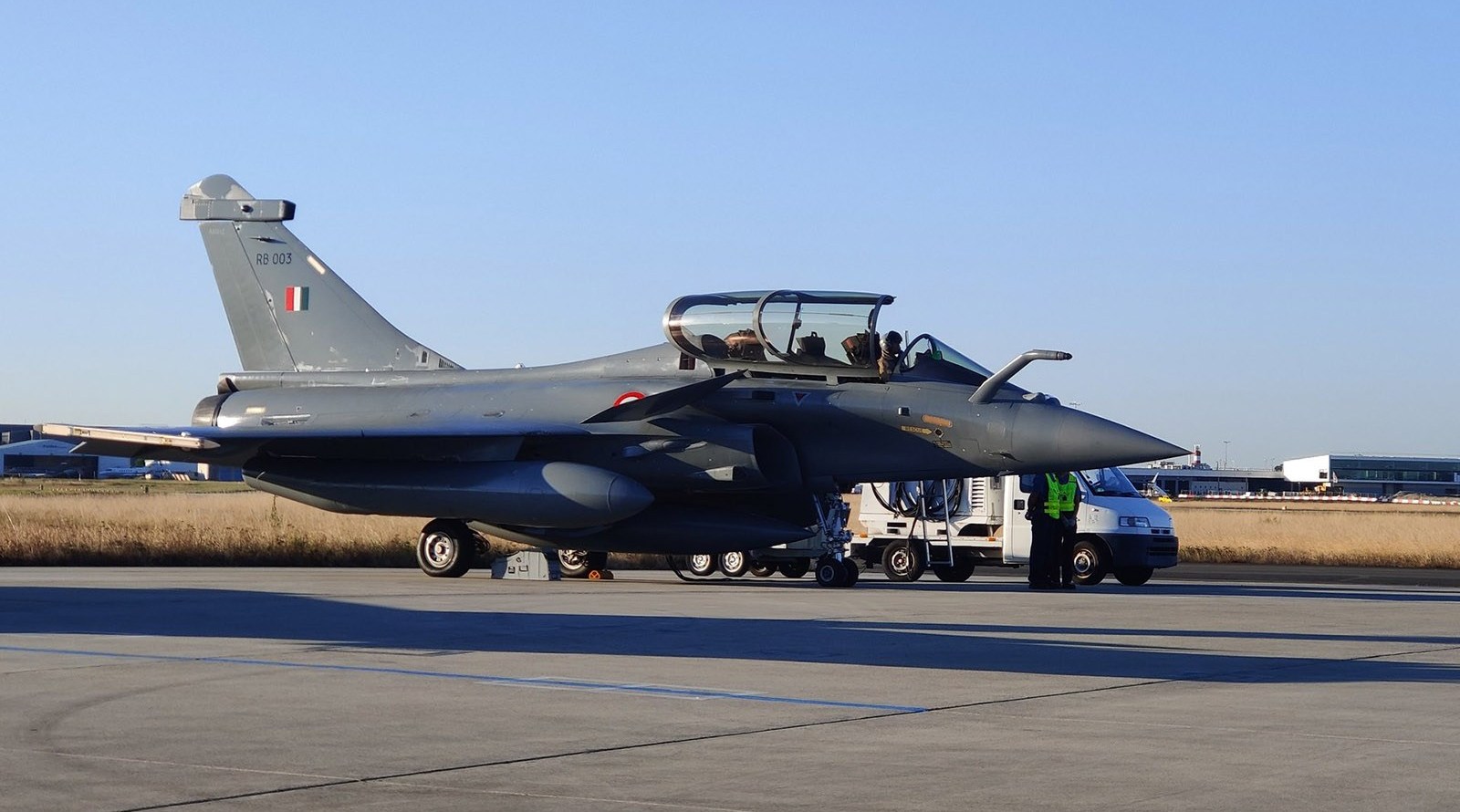 IMAGENS: Primeiro lote de caças Rafale da Força Aérea Indiana parte da ...