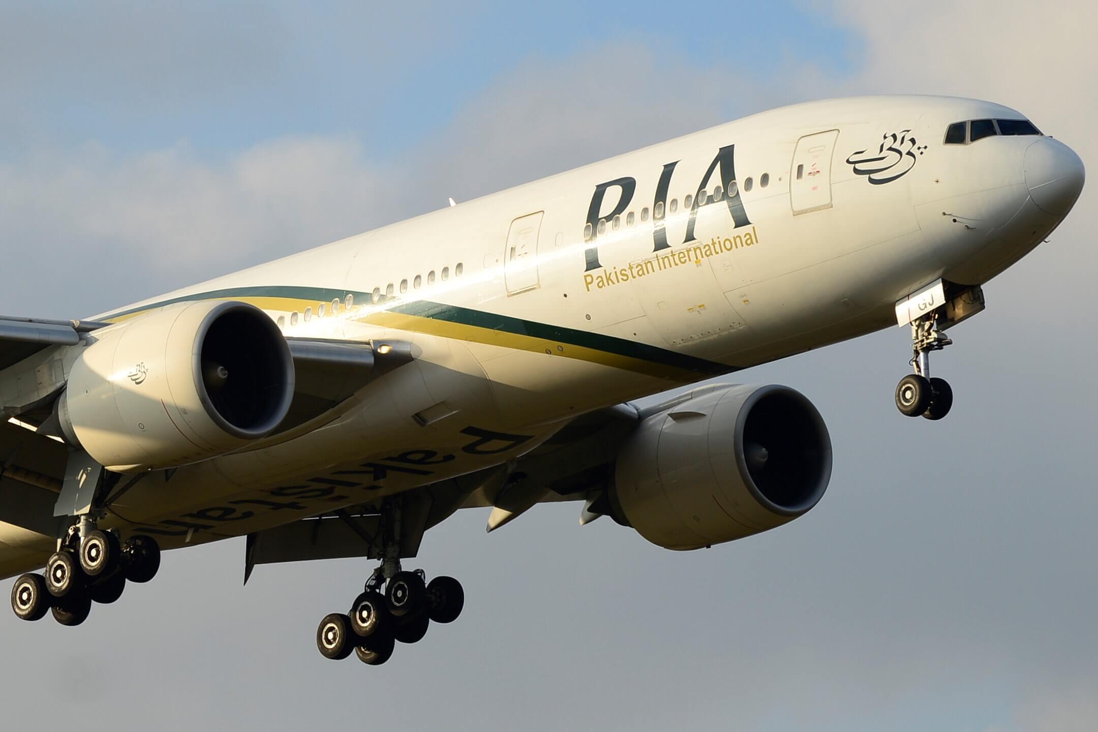 Pakistan International Airlines demite 28 pilotos com licenças de voo