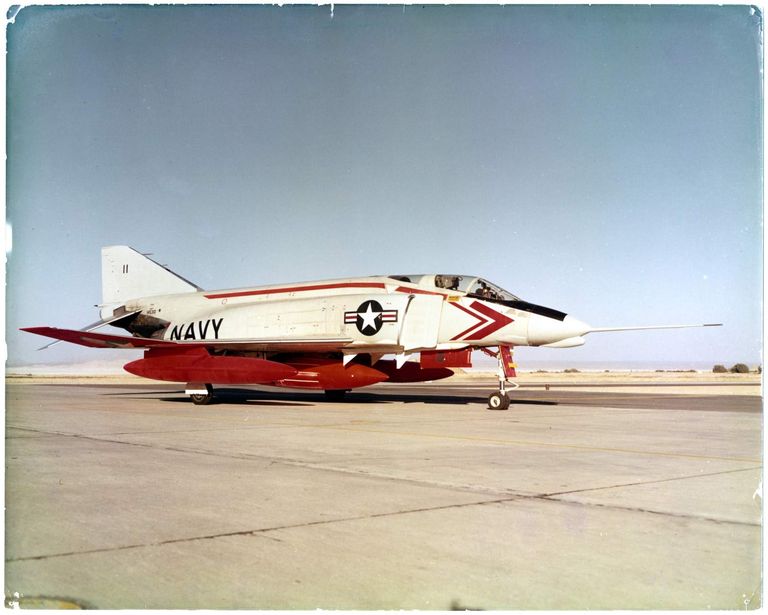 Raro jato F-4H-1F Phantom “recordista de velocidade” é colocado à