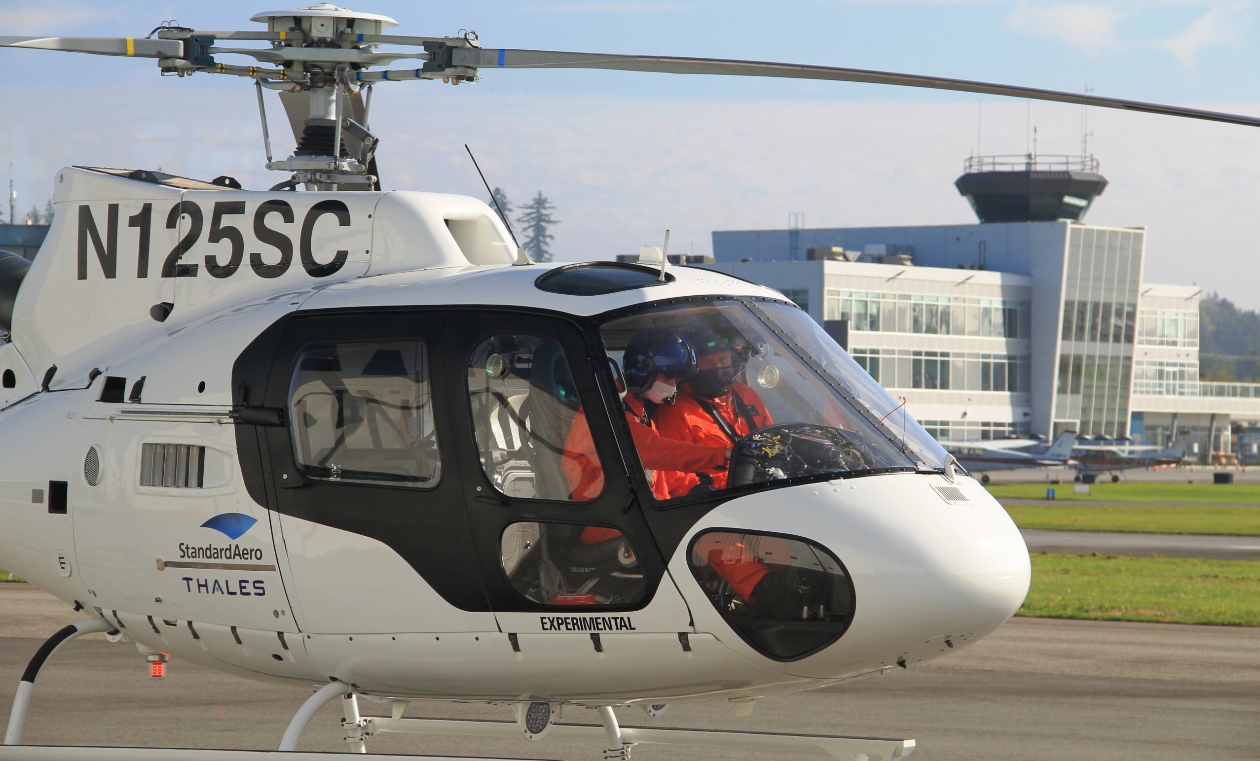 Primeiro teste de voo do piloto automático de helicóptero de 4 eixos da