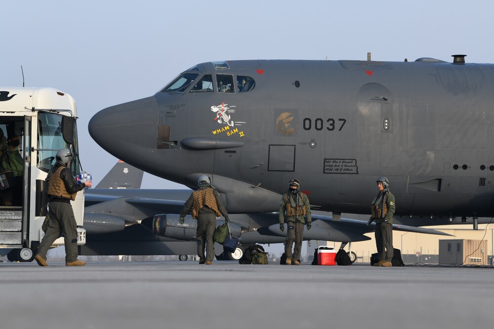 Bombardeiros B-52H Conduzem Missão Multinacional De Patrulha No Oriente ...