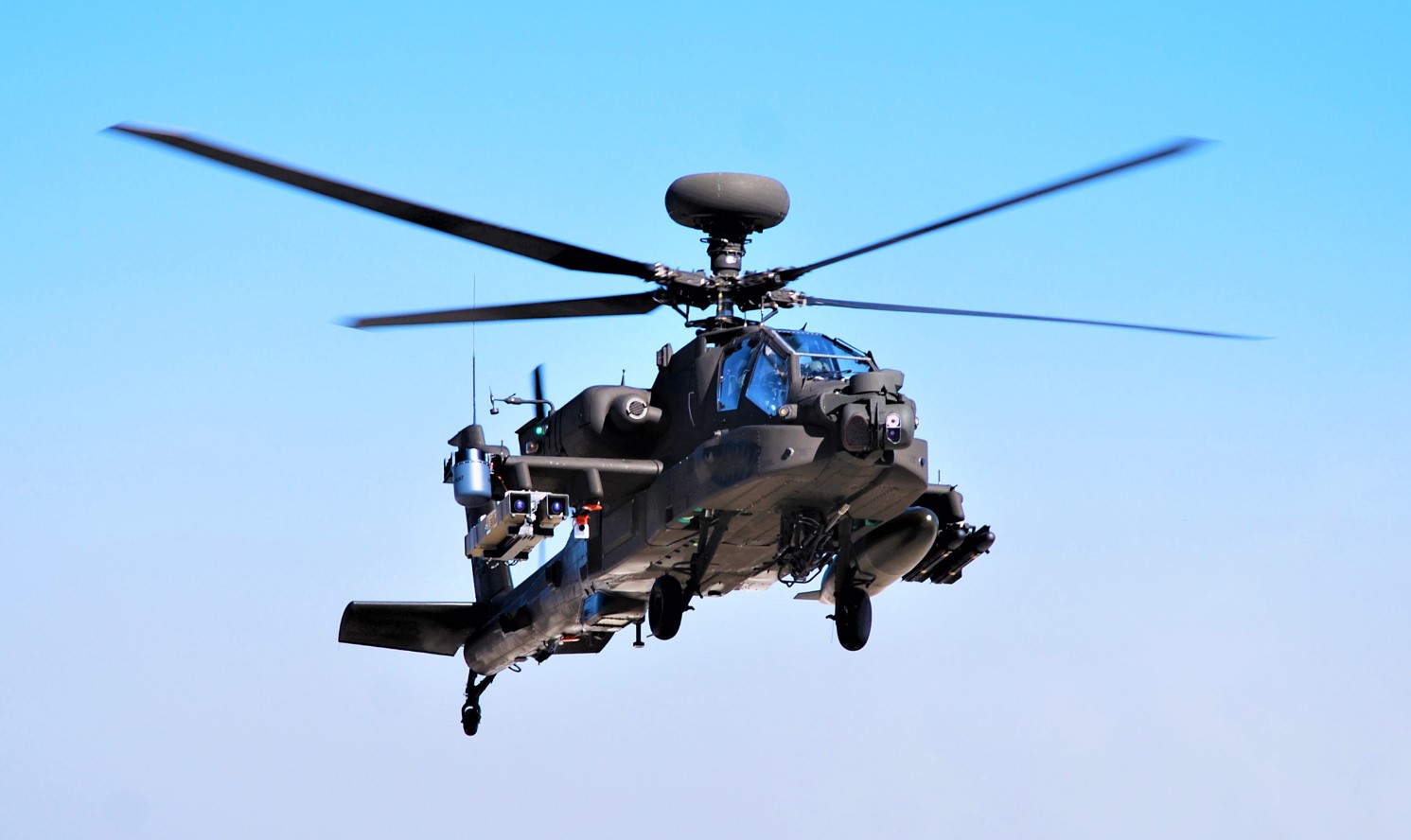 Helicóptero Apache destrói barco a 32 quilômetros de distância durante teste do míssil Spike – Cavok Brasil