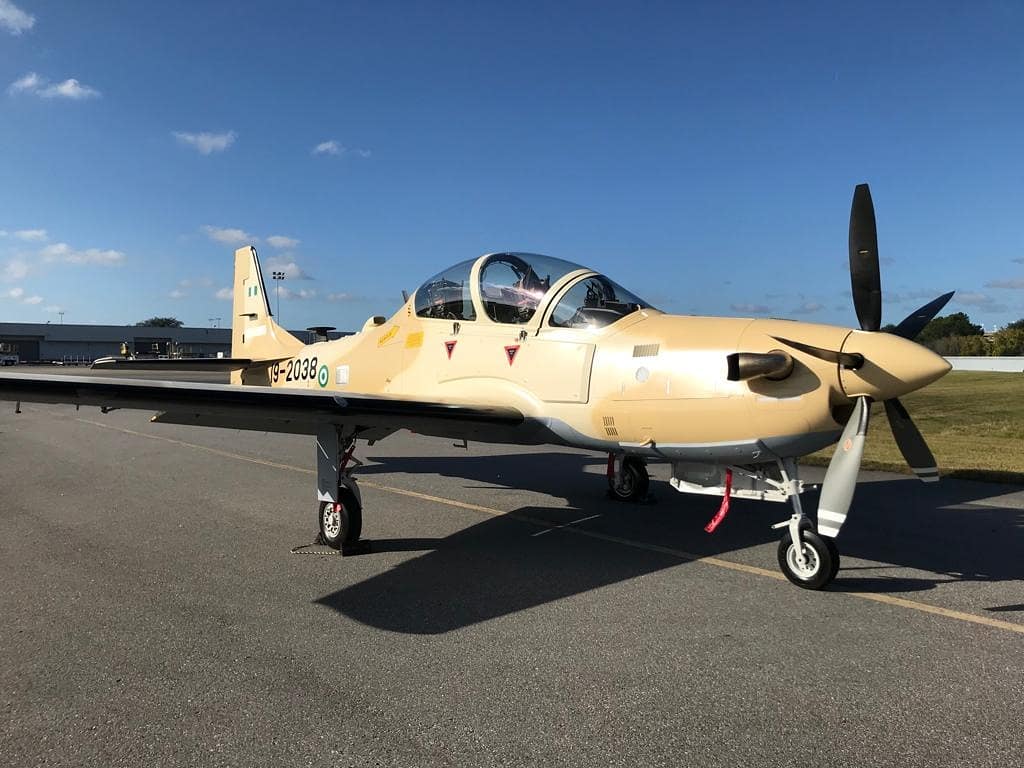 Avião Tucano de Combate 47 Peças