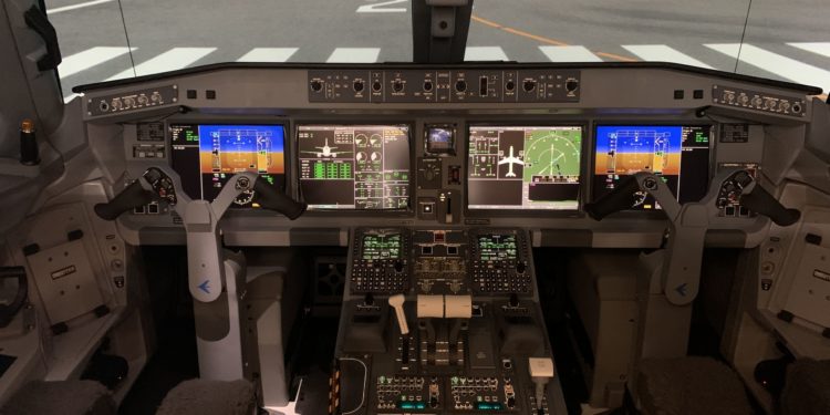 LAT prepara tripulações da Helvetic Airways para voar na nova aeronave Embraer tipo E190-E2.