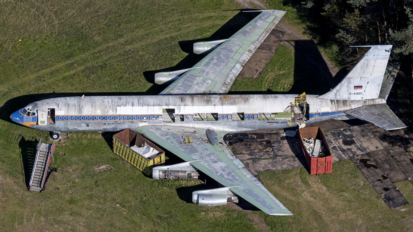 hist-rico-boeing-707-em-berlin-come-a-a-ser-desmanchado