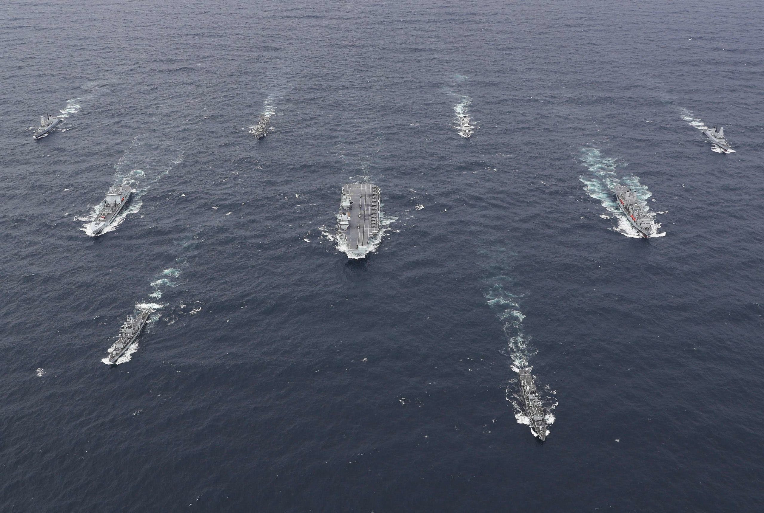 EUA e China operam porta-aviões no Mar da China Meridional enquanto as  tensões aumentam - Poder Naval