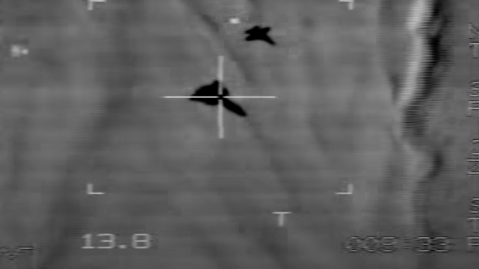 Vídeo de câmera FLIR mostra SR-71 Blackbird voando em formação com F/A ...