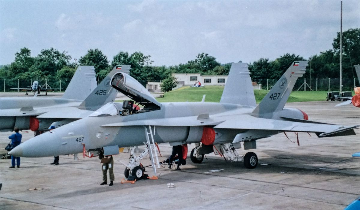 Depois da Malásia e Tunísia, agora é o USMC que estaria interessado nos F/A-18  Hornet da Força Aérea do Kuwait – Cavok Brasil