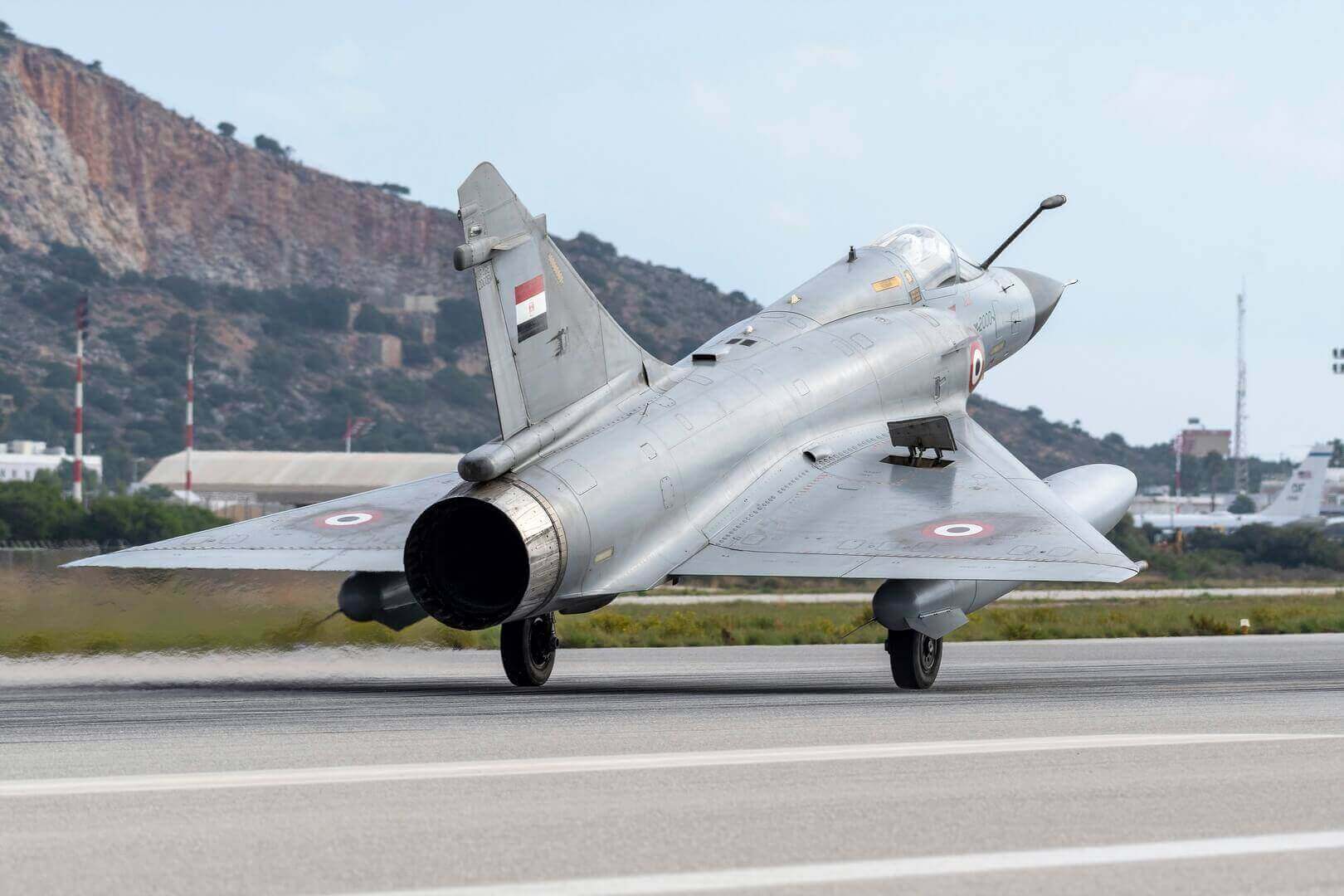 Los modernos Mirage 2000-9 de Emirados Arabes Unidos - ¿una oportunidade para la FAA? 27_nov_007