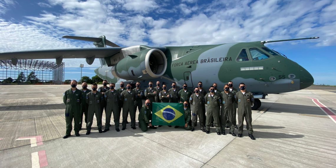 Primeiro avião KC-390 estreou-se no ar. Rinocerontes da Força Aérea vão  tomar conta - ZAP Notícias