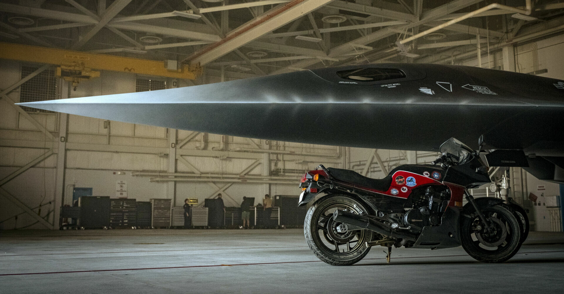 Aeronave furtiva experimental de “Top Gun: Maverick” aparece em