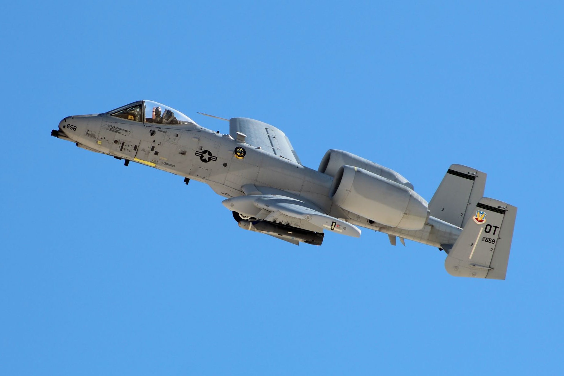 А-10 тандерболт. A10 thunderbolt 2. Пн 10 бородавочник. Thunderbolt 2 штурмовик. Истребитель бородавочник.