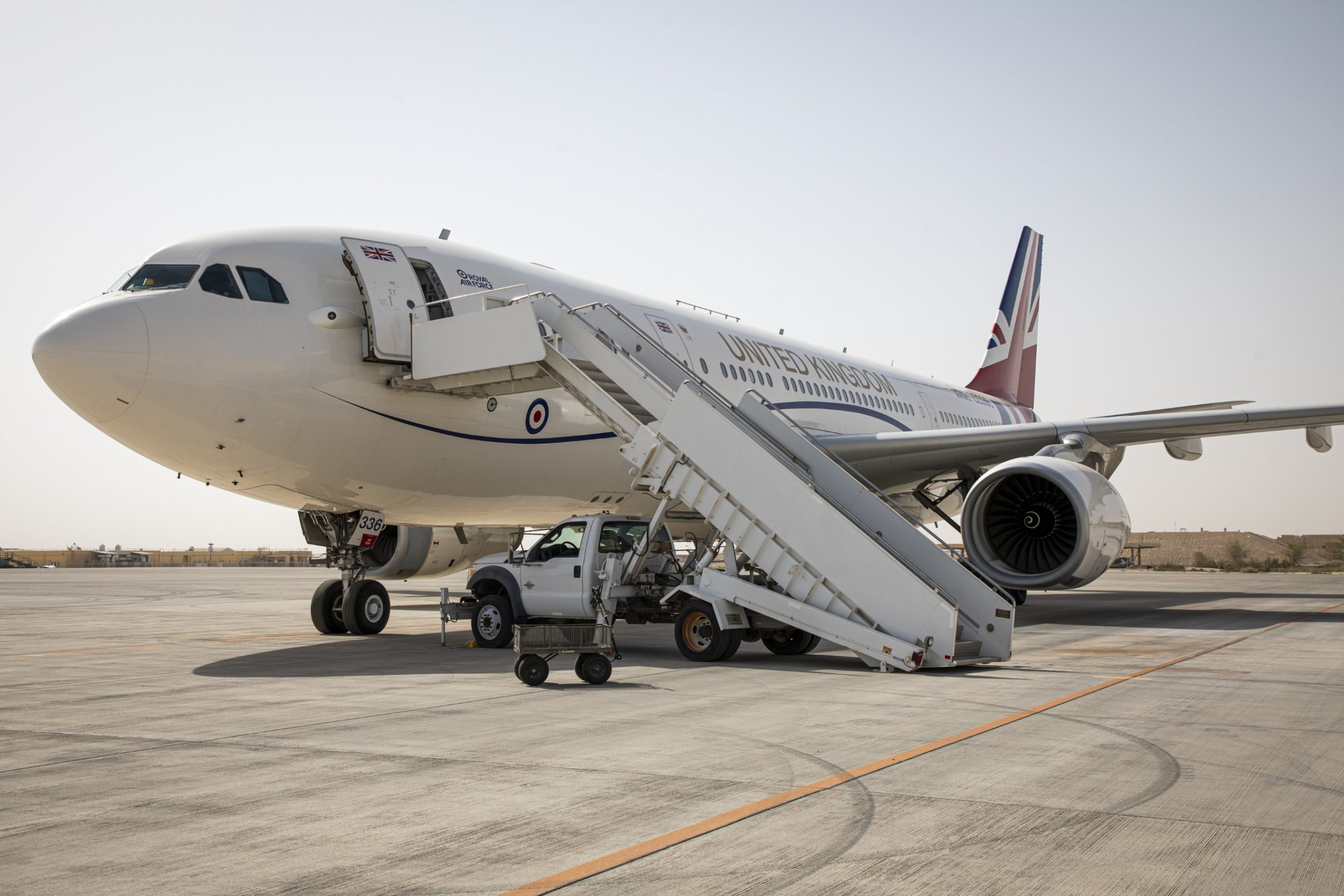 IMAGENS: Aeronave Voyager da RAF realiza treinamento com Rafales da ...