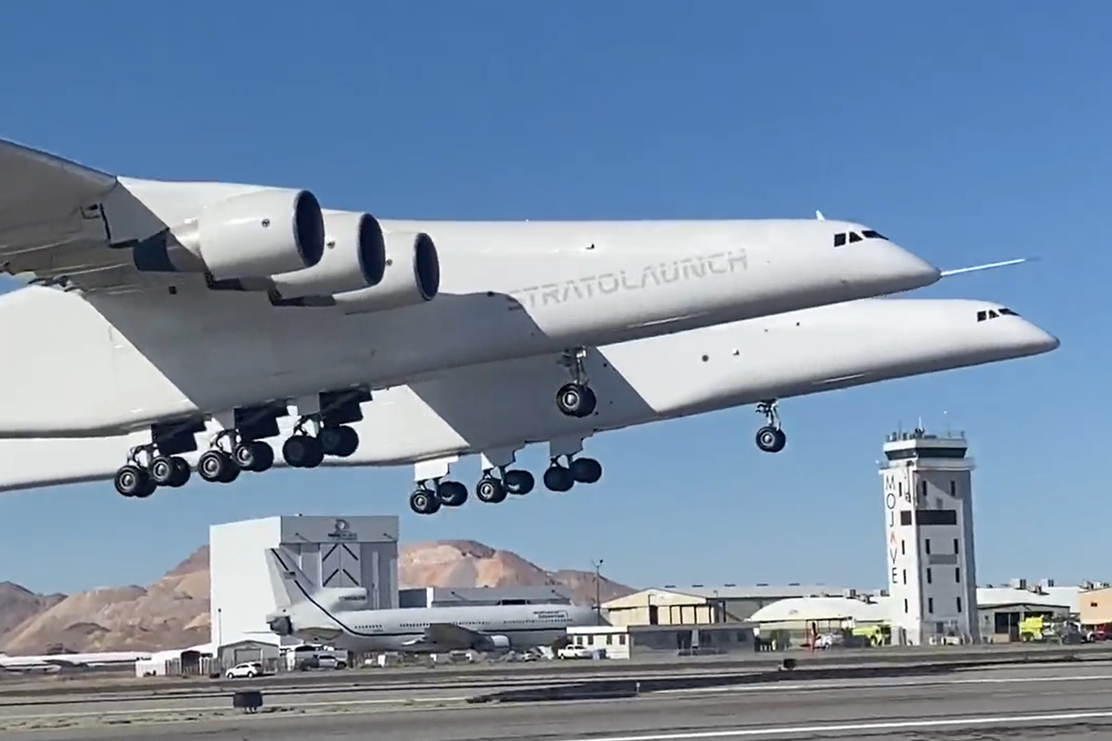 IMAGENS: Stratolaunch Roc voa pela sexta vez mas voo termina 2 horas ...