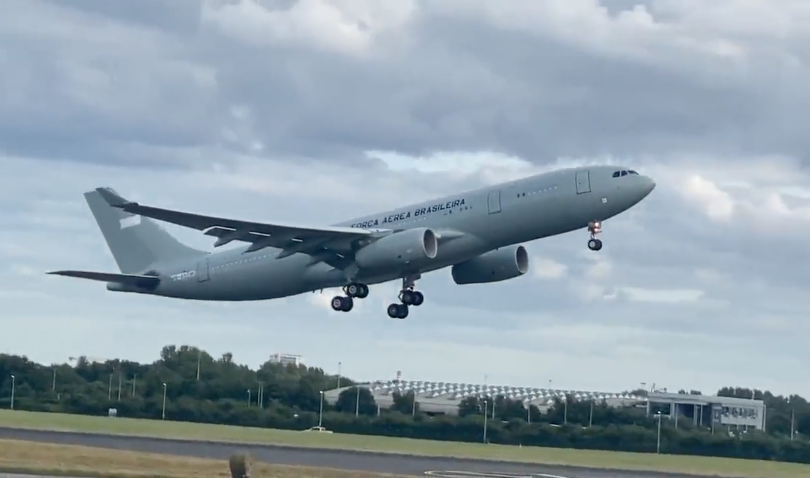 FAB divulga novas imagens e detalhes da chegada do primeiro KC-30 no Brasil