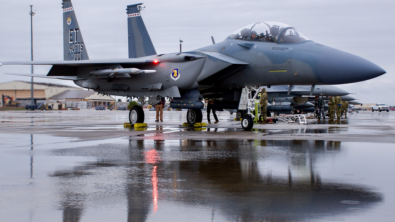 F-15EX dispara mísseis a um alcance maior do que qualquer outro