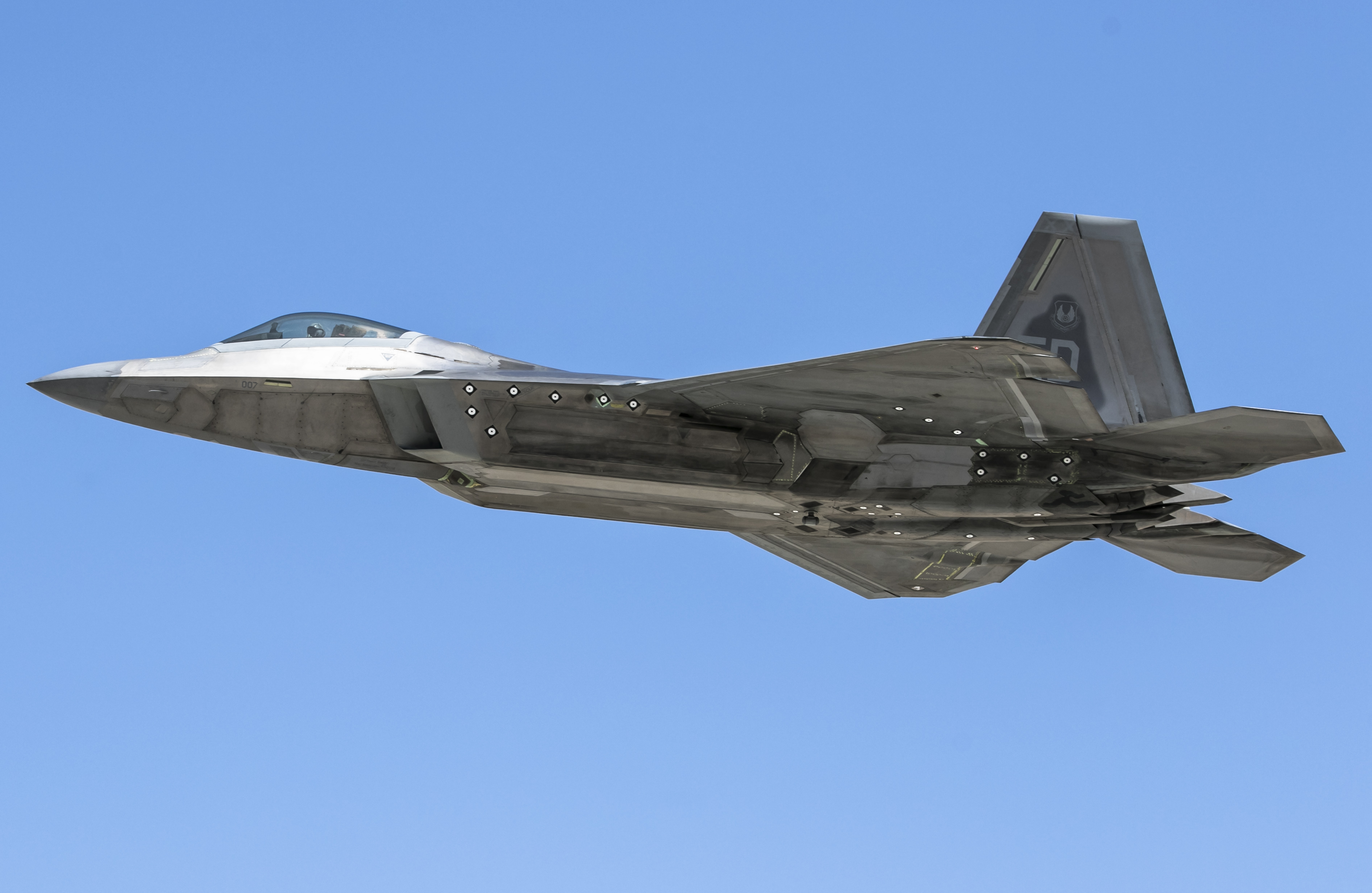 USAF testa novo pacote de sistemas abertos de terceiros em caças F-22 ...