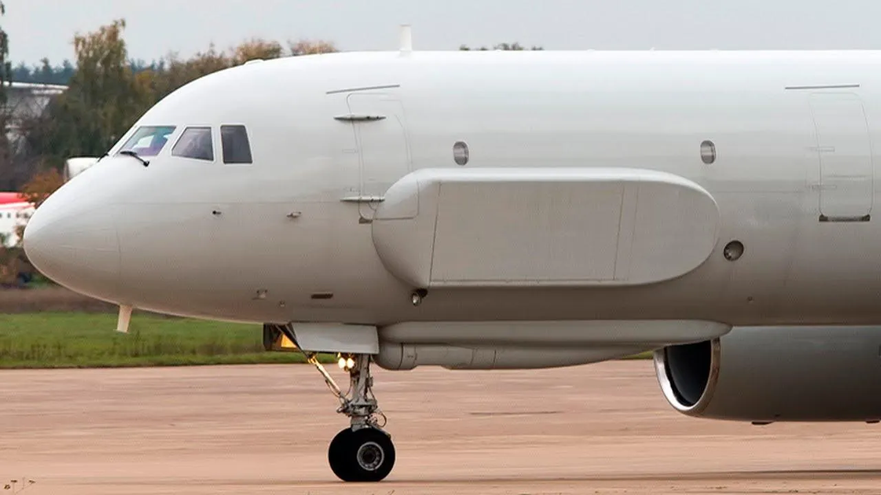 Rússia está testando o avião de reconhecimento Tu-214R sobre a Ucrânia ...